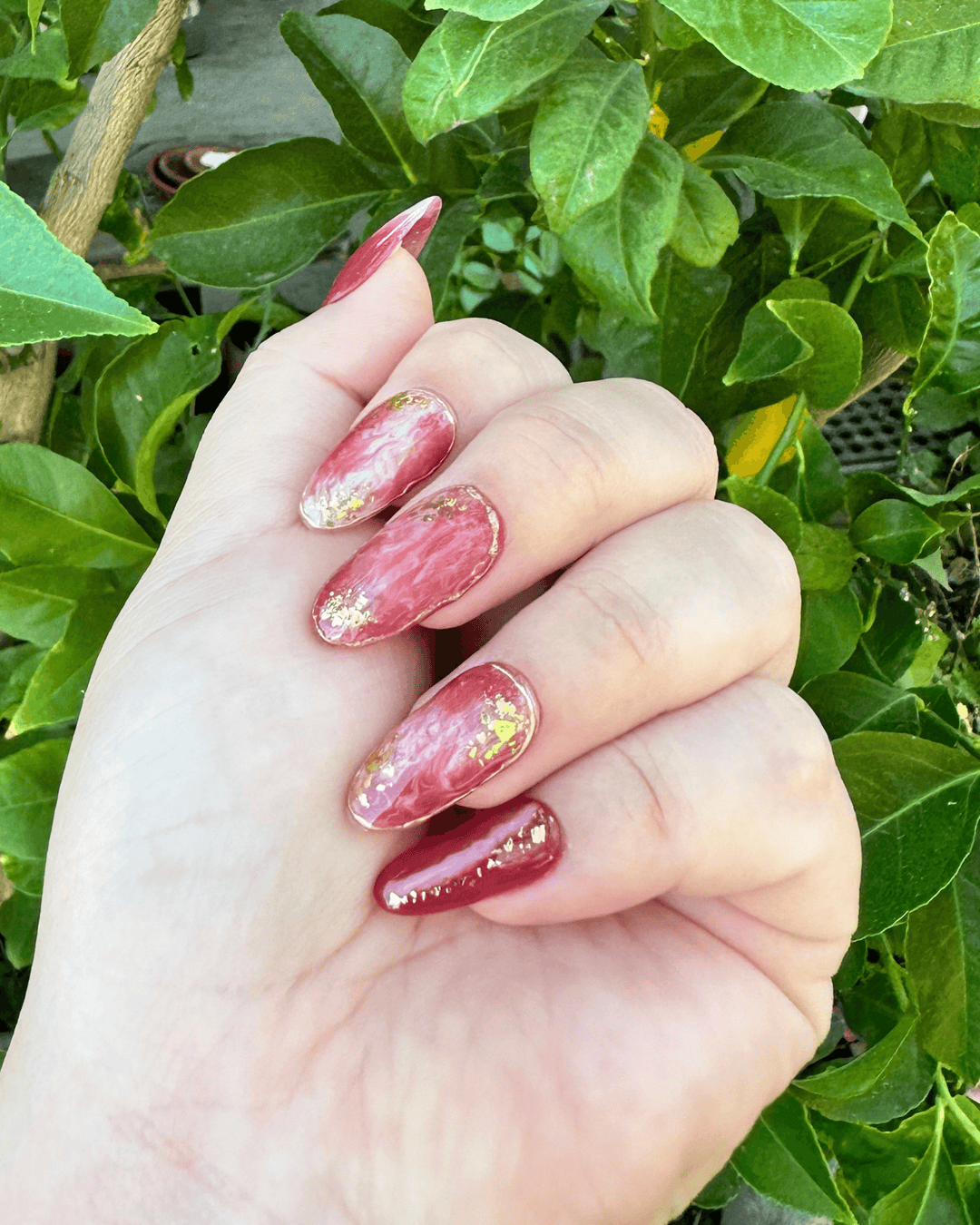 Gold Flake Red Marble Luxury Press-On Nails